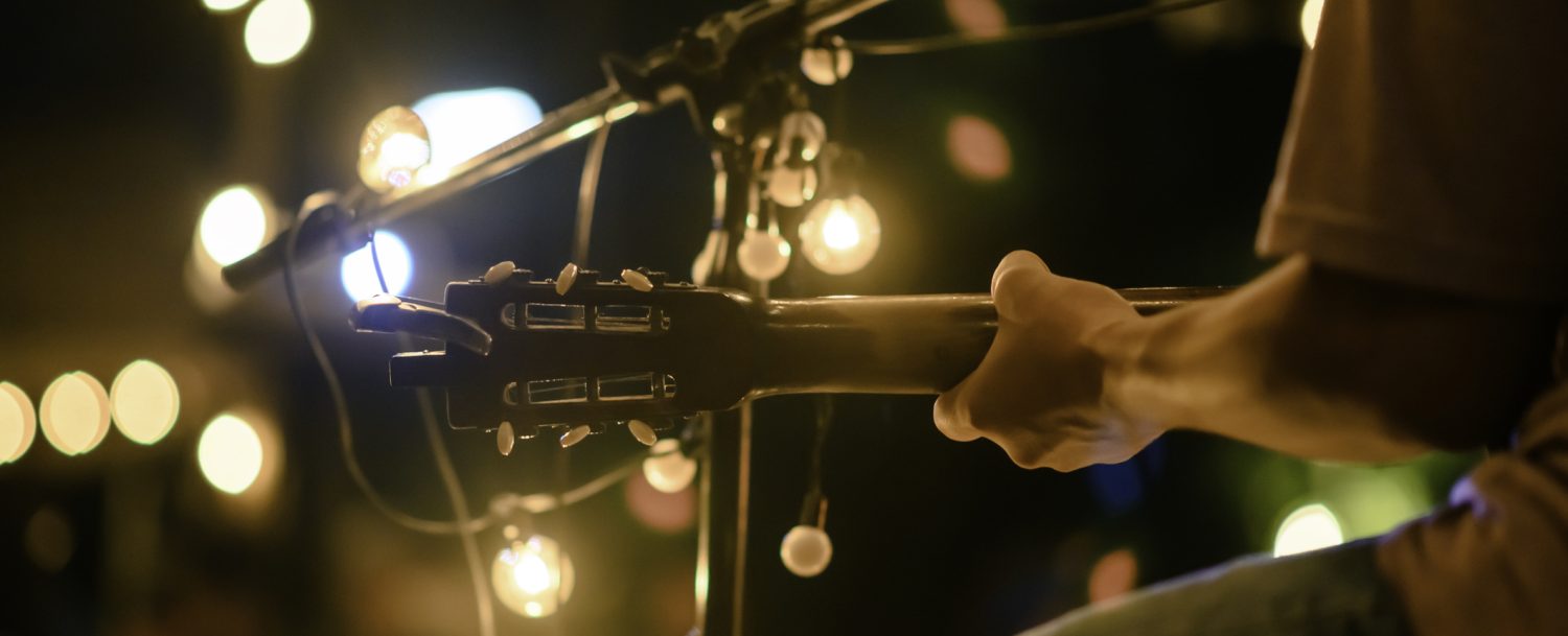 Man playing live music in Grand Cayman